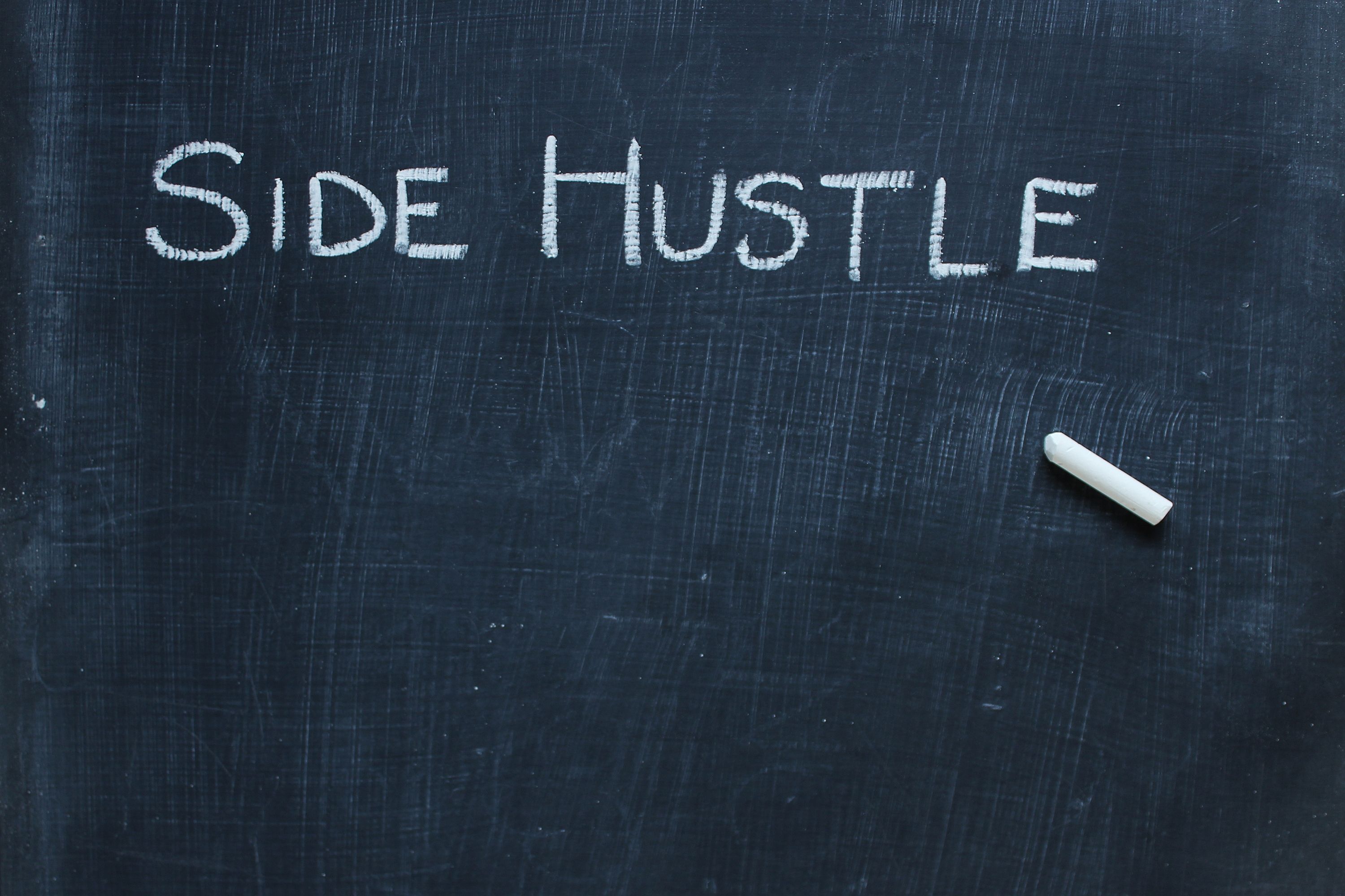 Side hustle written on cardboard